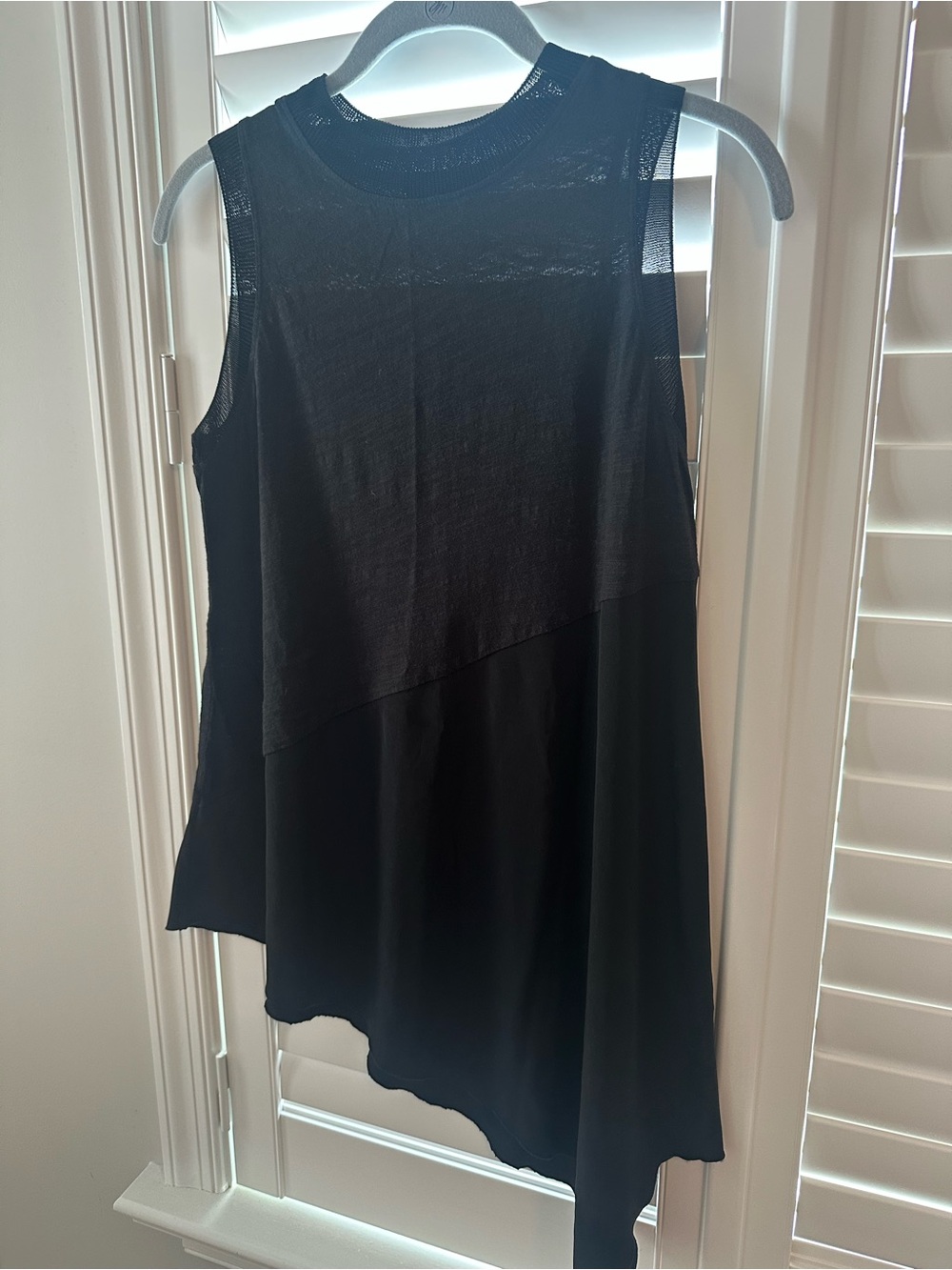 Simply Vera Vera Wang Black asymmetrical tank top Women’s Small